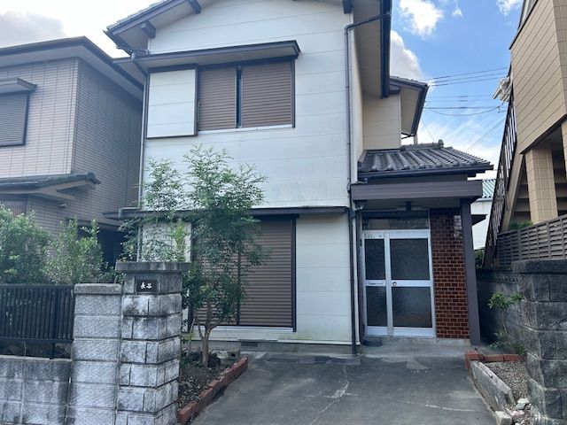 北側4m道路からの玄関