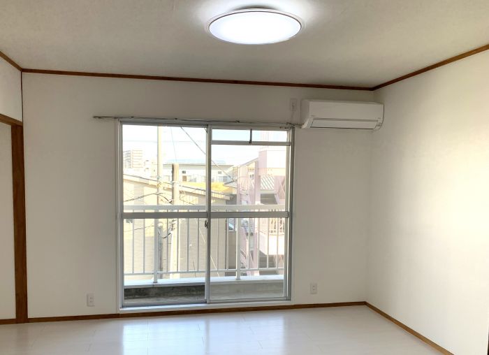 9帖の洋間　LED照明・AC・液晶テレビ