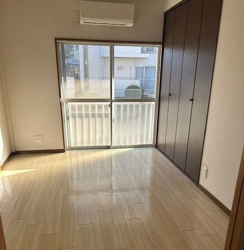 北側洋間102号室