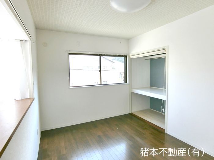 2階　洋室6帖