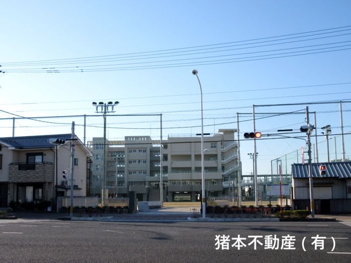 沖洲小学校 (600m)