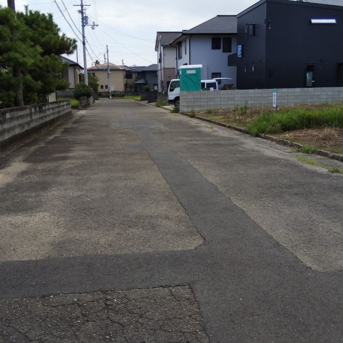 前面道路　西側より撮影