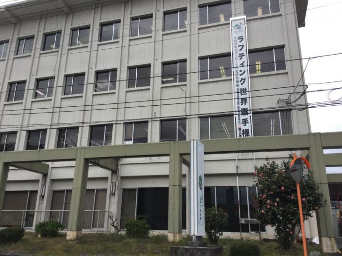 三好市役所 (750m)