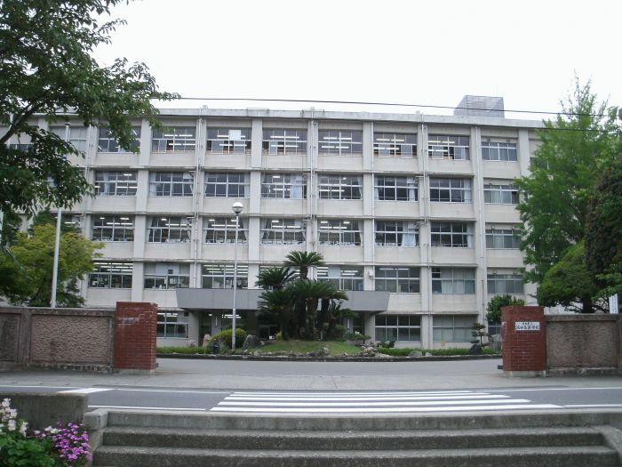 県立池田高校 (450m)