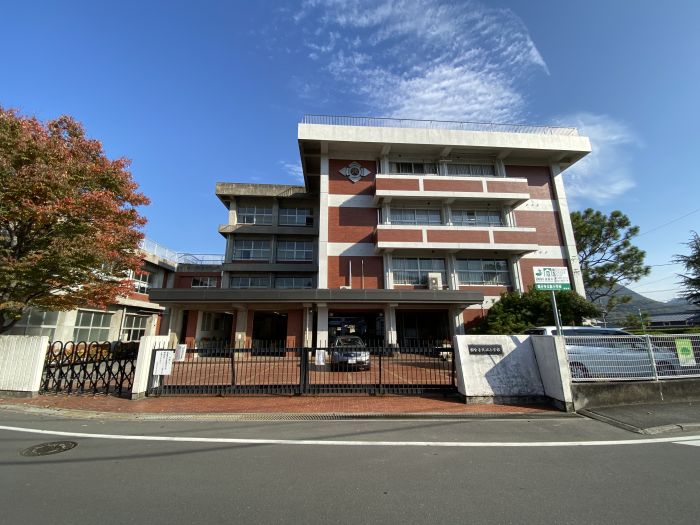 高松市立国分寺北部小学校 (1,700m)