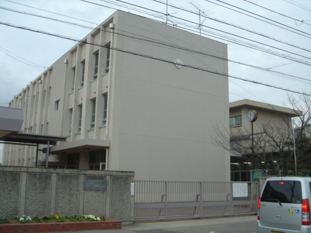 多肥小学校 (1,300m)