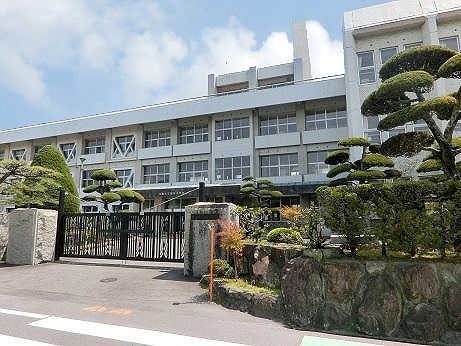 富熊小学校 (750m)