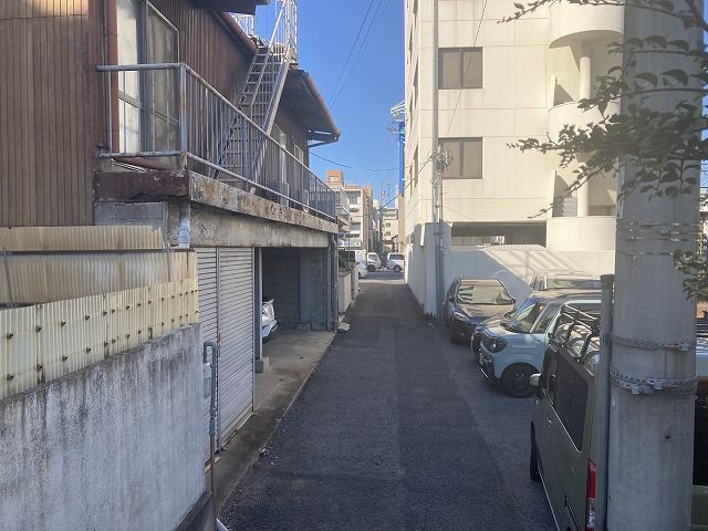 前面道路含む現地（東側北向き）