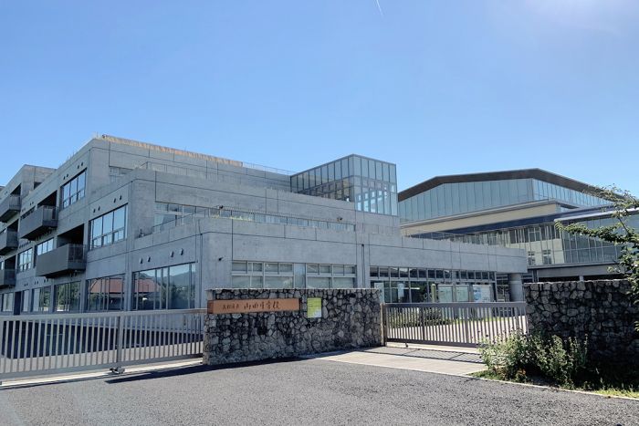 山田中学校 (960m)