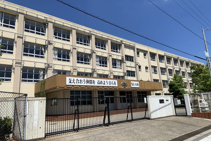 市立古高松中学校 (1,710m)