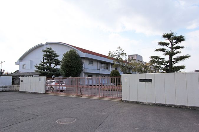 高松市立香東中学校 (1,910m)