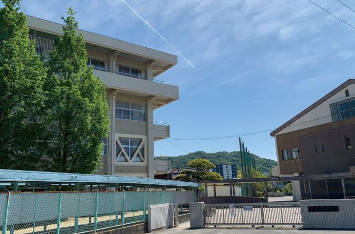 さぬき市立志度中学校 (590m)