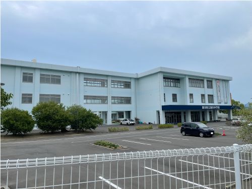 綾川町立綾川中学校 (2,150m)