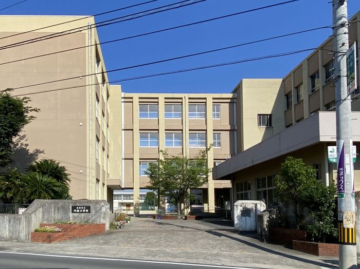 市立円座小学校 (800m)