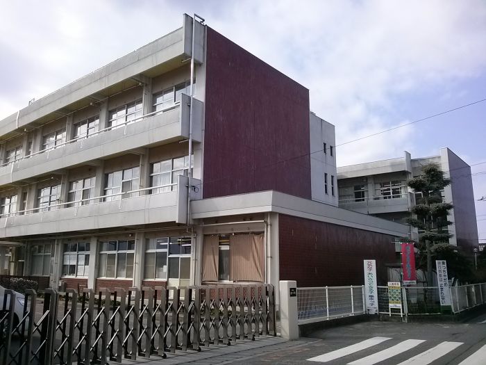 垂水小学校 (651m)