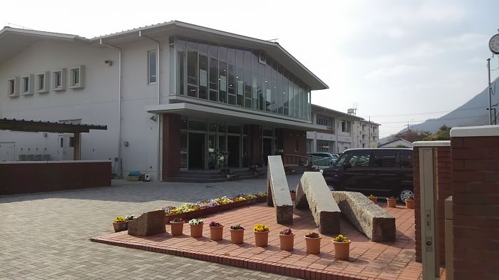 西中学校 (2,999m)