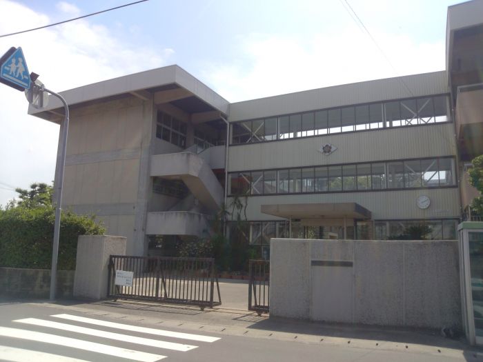 豊原小学校 (349m)