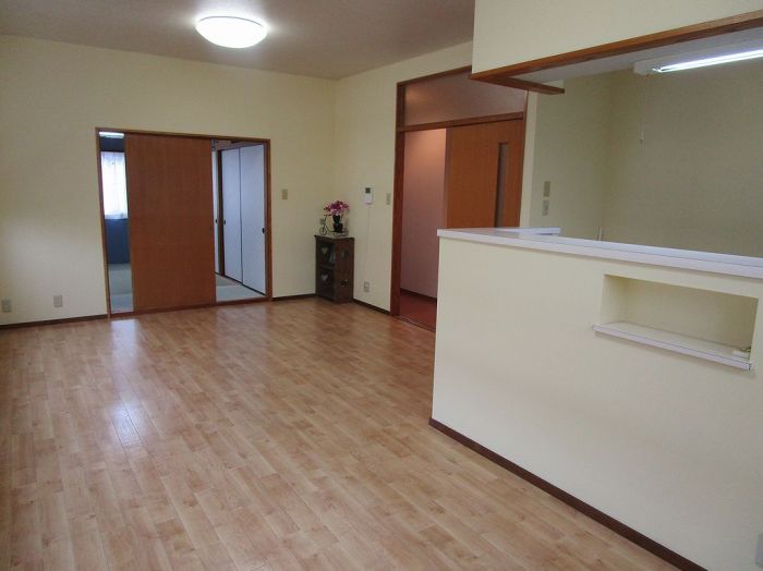 ＬＤＫ１４．５７帖です。壁・床を張替えしました。