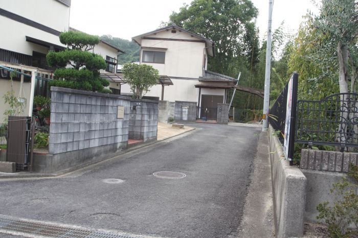 前面道路、４ｍ（私道・位置指定道路）