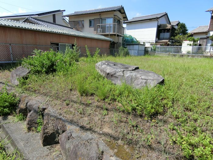 現況渡し（置き石あり）