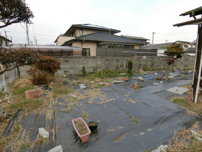 西側ブロック塀、損傷大につき、解体してお渡しとなります。（新