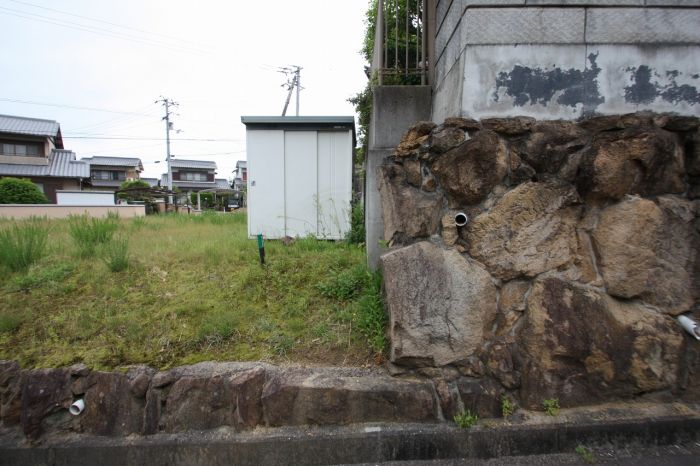 宅地内に倉庫有り（現況渡）