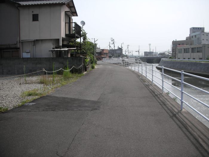 前面道路間口