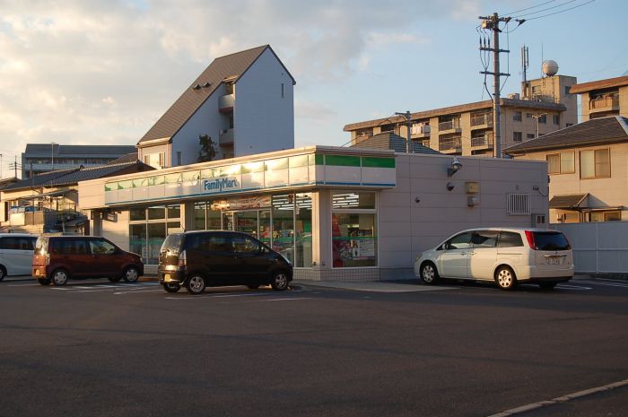 ファミリ－マ－ト高松茜町店 (200m)