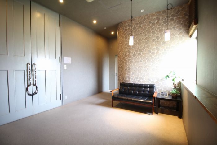 ２階の階段ホールです（２階部分は現在賃貸中です）。