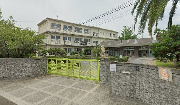 林田小学校 (900m)