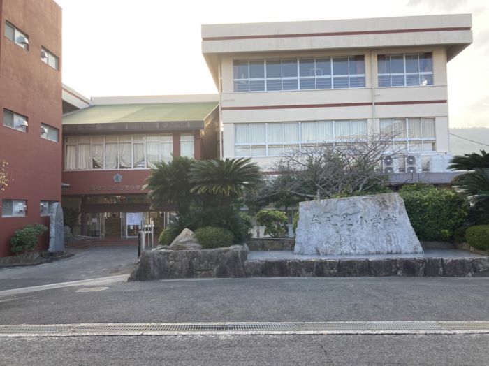 高松市立牟礼北小学校 (656m)