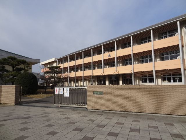 柞田小学校 (360m)