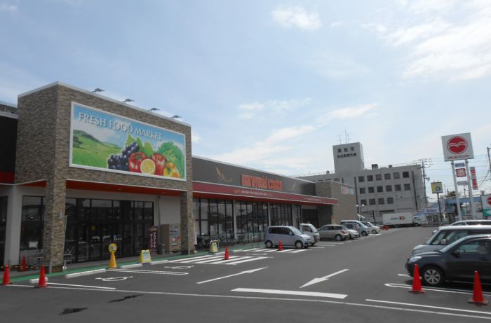 マルヨシセンター茜町店 (900m)
