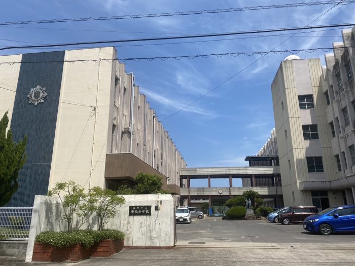 香西小学校 (1,450m)