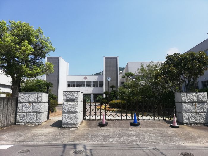 宇多津小学校 (388m)