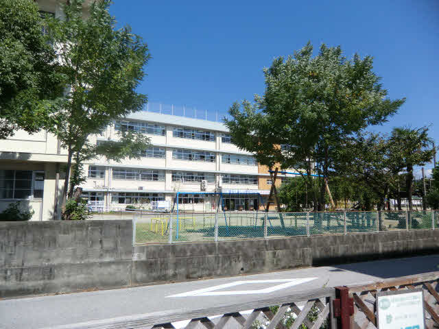 一ツ橋小学校 (486m)