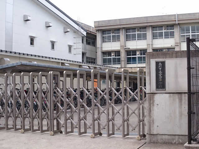 愛宕中学校 (216m)