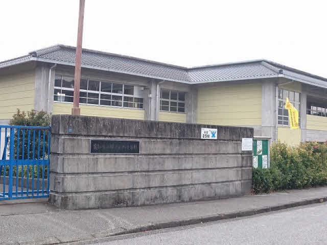 横浜新町小学校 (367m)