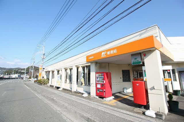 三里郵便局 (421m)