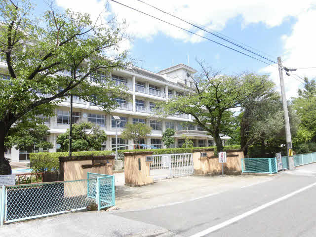 昭和小学校 (738m)