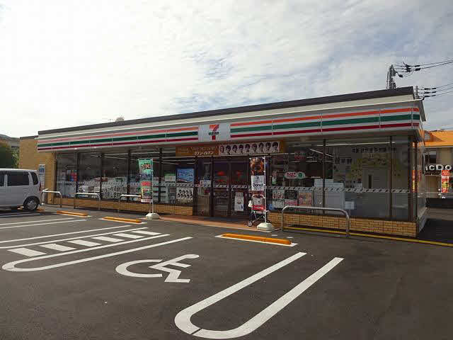 セブンイレブン高知河ノ瀬町店 (371m)