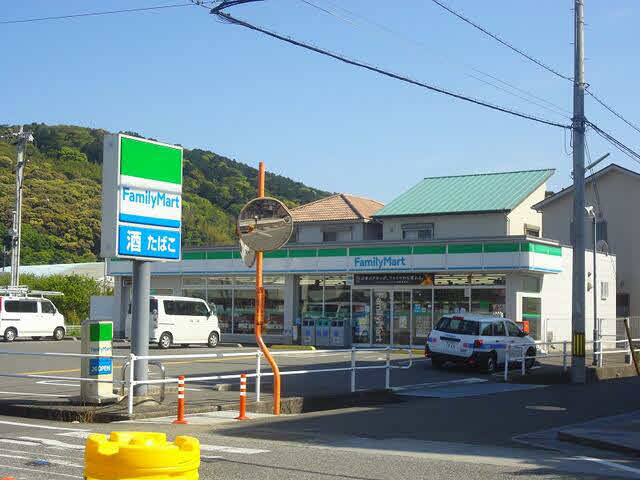 ファミリーマート高知介良店 (2,359m)
