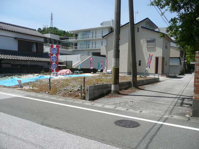 隣地と北側道路 (1m)