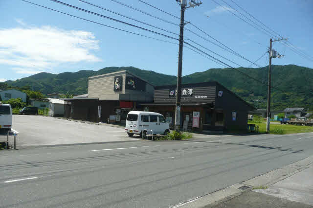 魚店 (800m)