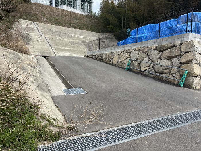 出入口　敷地内