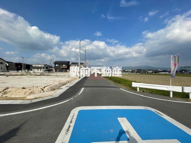 東側　前面道路