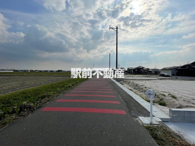 東側　前面道路