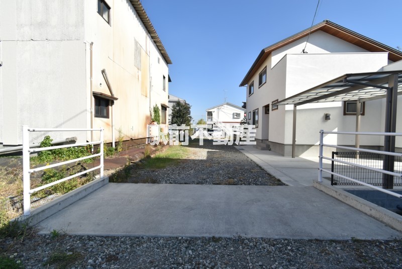 並列で駐車可能です。