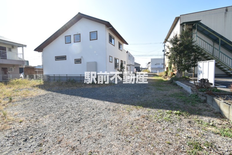 入口の幅は約5ｍ程です。