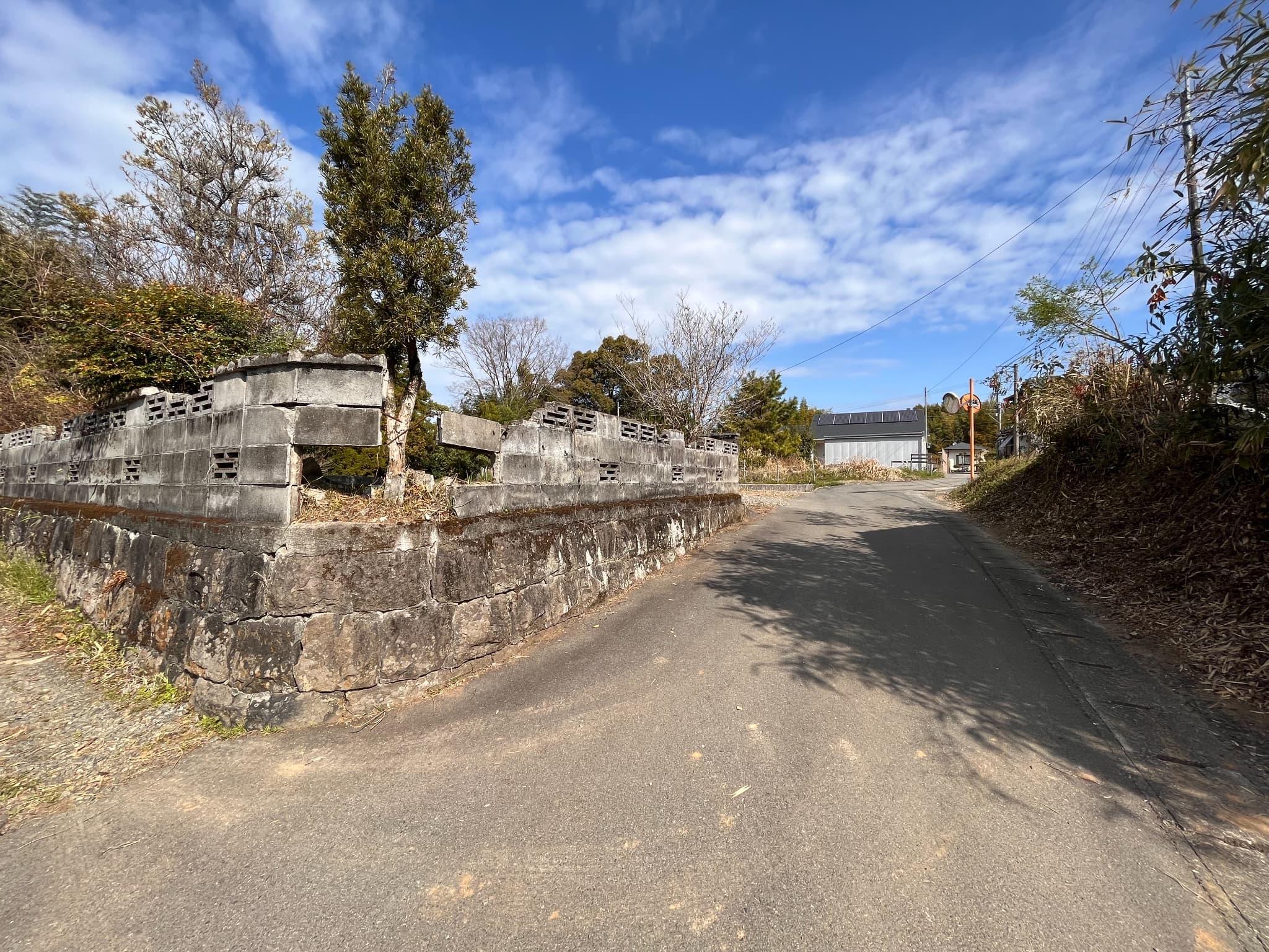 ブロック・庭石等の撤去後に引渡し予定